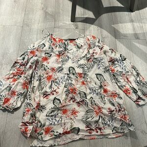 Zara Floral Top, size XS, fits closer to a small medium. Thick linen